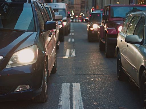 美國人不開車出門了，汽油需求量創疫情後新低