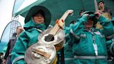 Orquestra transforma lixo em música e ativismo ambiental na Bolívia