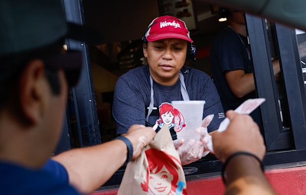 California Enacts $20 an Hour Minimum Wage for Fast Food Workers: Employees and Franchise Owners React