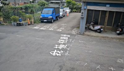 馬路遭人噴白漆「我藐視國會」 住戶無奈：滿地都是