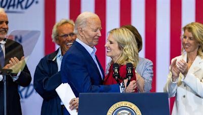 Biden recibe el crucial apoyo de los Kennedy, mientras Trump sigue con su juicio en NY