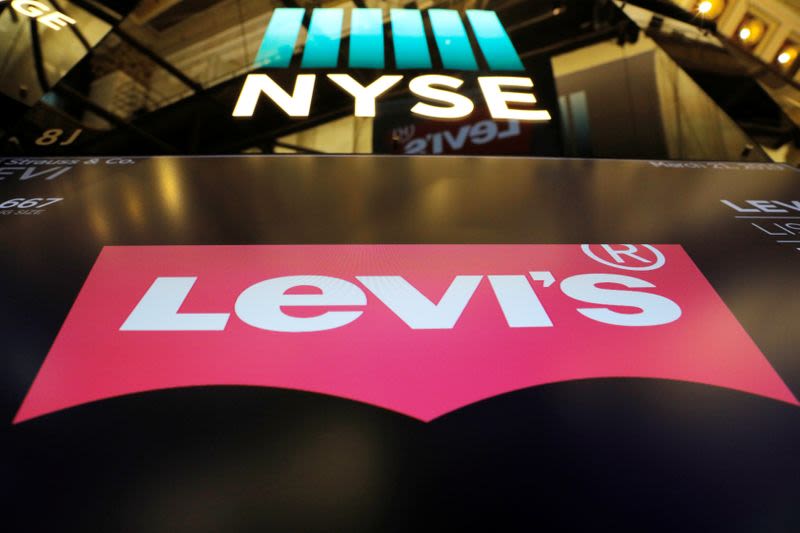 Levi Strauss director sells over $350k in company stock By Investing.com