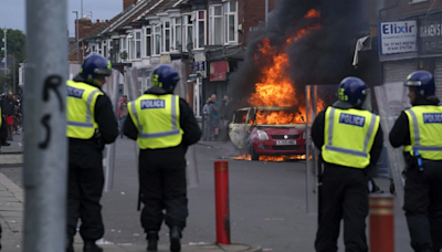 UK Protests: Over 150 Arrested After Anti-Immigration Demonstrations Turn Violent, Starmer Says 'You Will Regret'