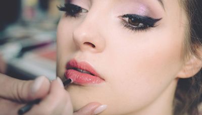 4 Very Common Makeup Habits That Can Cause Blindness