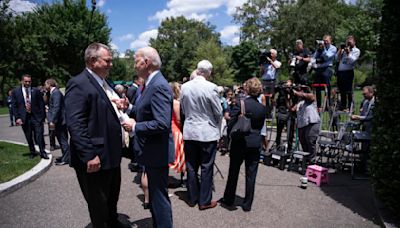 Jon Tester, segundo senador demócrata que pide a Biden la retirada de su candidatura