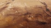 Vuela sobre las trincheras de Nili Fossae en Marte