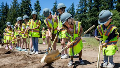 Students, staff say so long to ‘decrepit’ elementary school near Lynnwood | HeraldNet.com