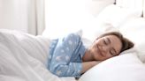 Usar essa peça de roupa pra dormir pode te fazer descansar melhor: veja por quê
