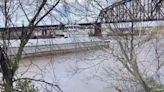 Multiple Bridges Across US River Closed as 26 Barges Go Dead in the Water