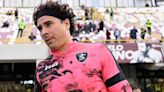 Tras su salida del Salernitana, Guillermo Ochoa continuaría su carrera en Brasil