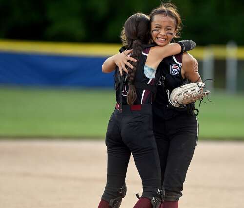 East Lyme/Salem forces a winner-take-all game in Little League softball championship series