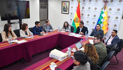 Acuerdan trabajar para garantizar abastecimiento de medicamentos - El Diario - Bolivia