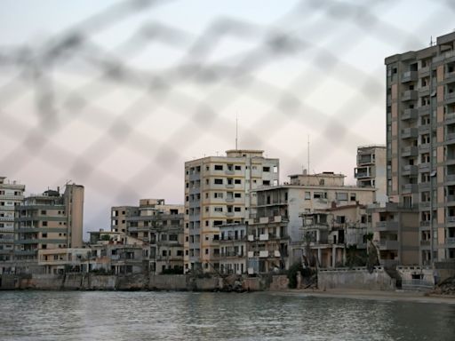 En Chipre, el balneario fantasma de Varosha espera revivir tras décadas de división