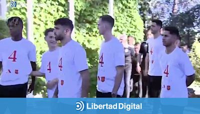 Carvajal apenas saludó a Sánchez en una incómoda recepción a la selección española en Moncloa