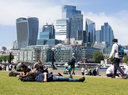 UK weather: Hottest day of the year as temperatures hit 30C