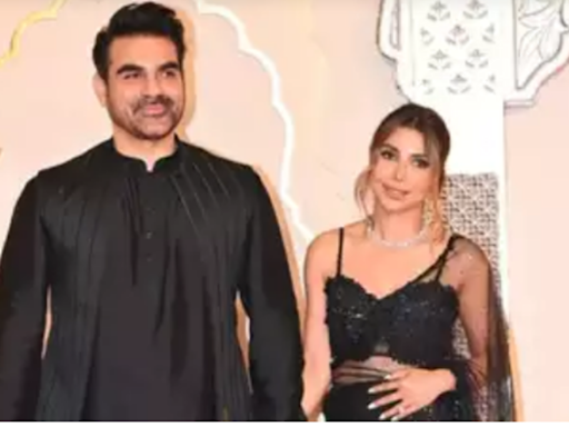 Arbaaz Khan and wife Sshura snapped in the city: video inside | Hindi Movie News - Times of India