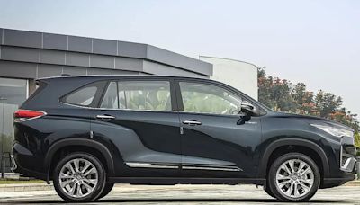 As Big As Toyota Fortuner: 23 kmpl Mileage, Big Sunroof & What Not - Check Details