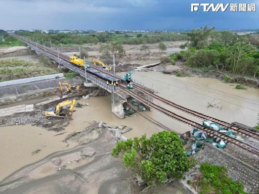 台鐵八掌溪橋「30公尺鐵軌懸空」！現場驚悚照曝光 萬人嚇壞：這也太慘了