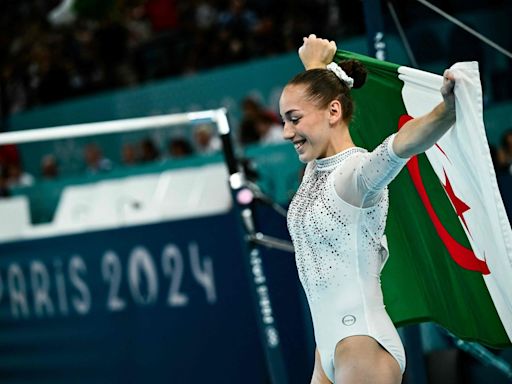 Primeira ginasta africana a ganhar medalha olímpica, Kaylia Nemour trocou França por Argélia após briga com a federação; entenda