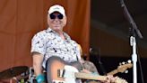 Watch Jimmy Buffett Cover ‘Southern Cross’ at His Final Concert