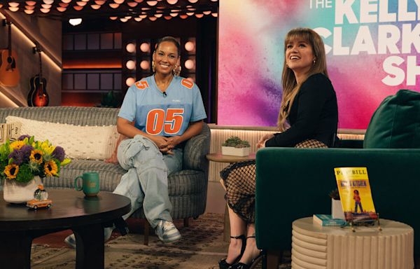 Alicia Keys Throws It Back to the ’90s in FUBU Cropped Jersey and Off-White Cargo Denim on ‘The Kelly Clarkson Show’