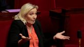 "Jamais de propositions racistes au RN" : Marine Le Pen fait hurler les défenseurs des droits humains