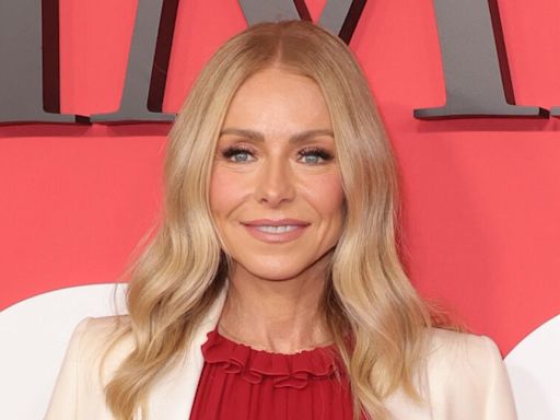 Kelly Ripa Says Husband Mark Consuelos Thinks She Has 'A-Hole Syndrome'