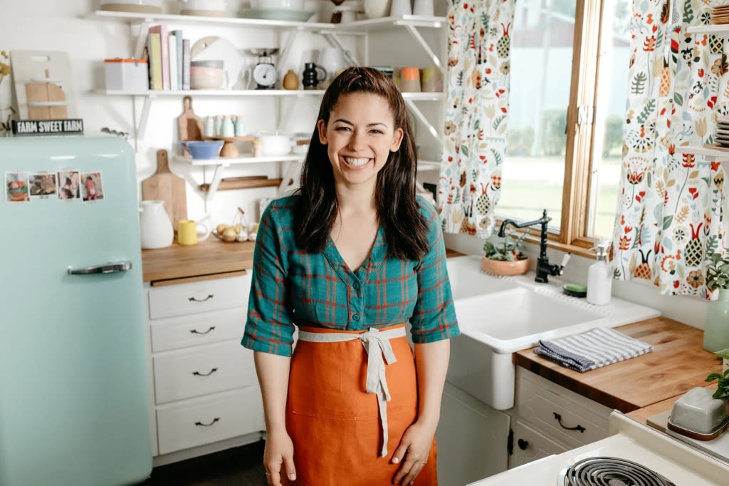 Molly Yeh’s Pizza Salad Is Just as Good as the Real Thing & Comes With All Your Favorite Fixings