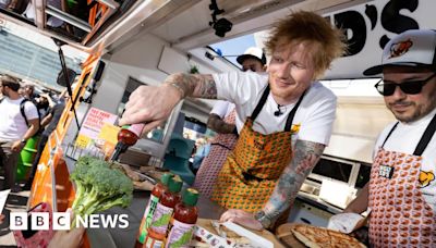 Ed Sheeran signs autographs in hot sauce in supermarket car park