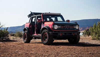 Ford Bronco Thief Attempts To Drive Over Cop Car, Learns That Not All Off-Roaders Are Monster Trucks