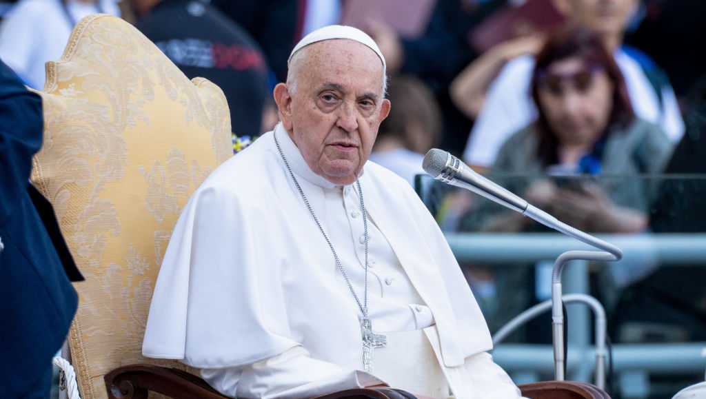 Pope apologizes after being quoted using homophobic slur regarding church ban on gay priests