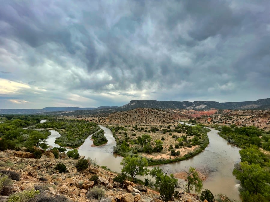 Crews work to clear sediment plug in Rio Chama