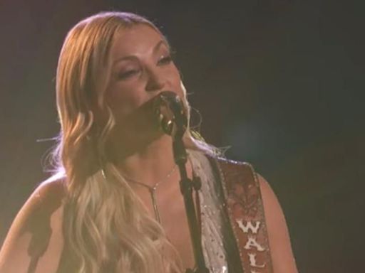 'She's really good': Viewers touched by Karen Waldrup's Live performance on 'The Voice' Season 25
