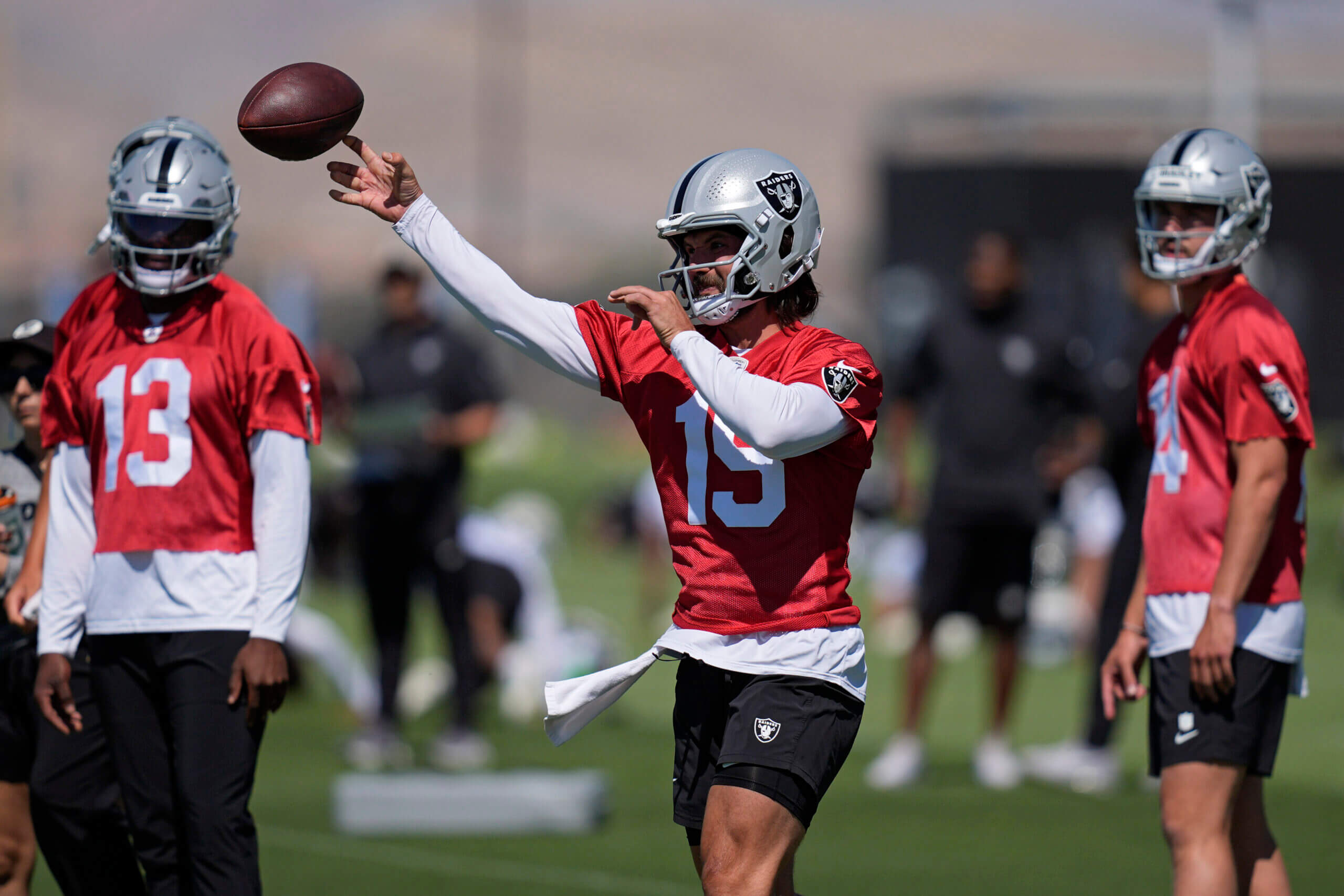 Raiders' QB competition kicks off, TE Michael Mayer impresses: 10 observations from OTAs