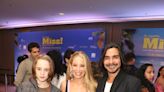 Danielle Winits e André Gonçalves posam com os filhos dela, Guy e Noah, a pré-estreia no Rio