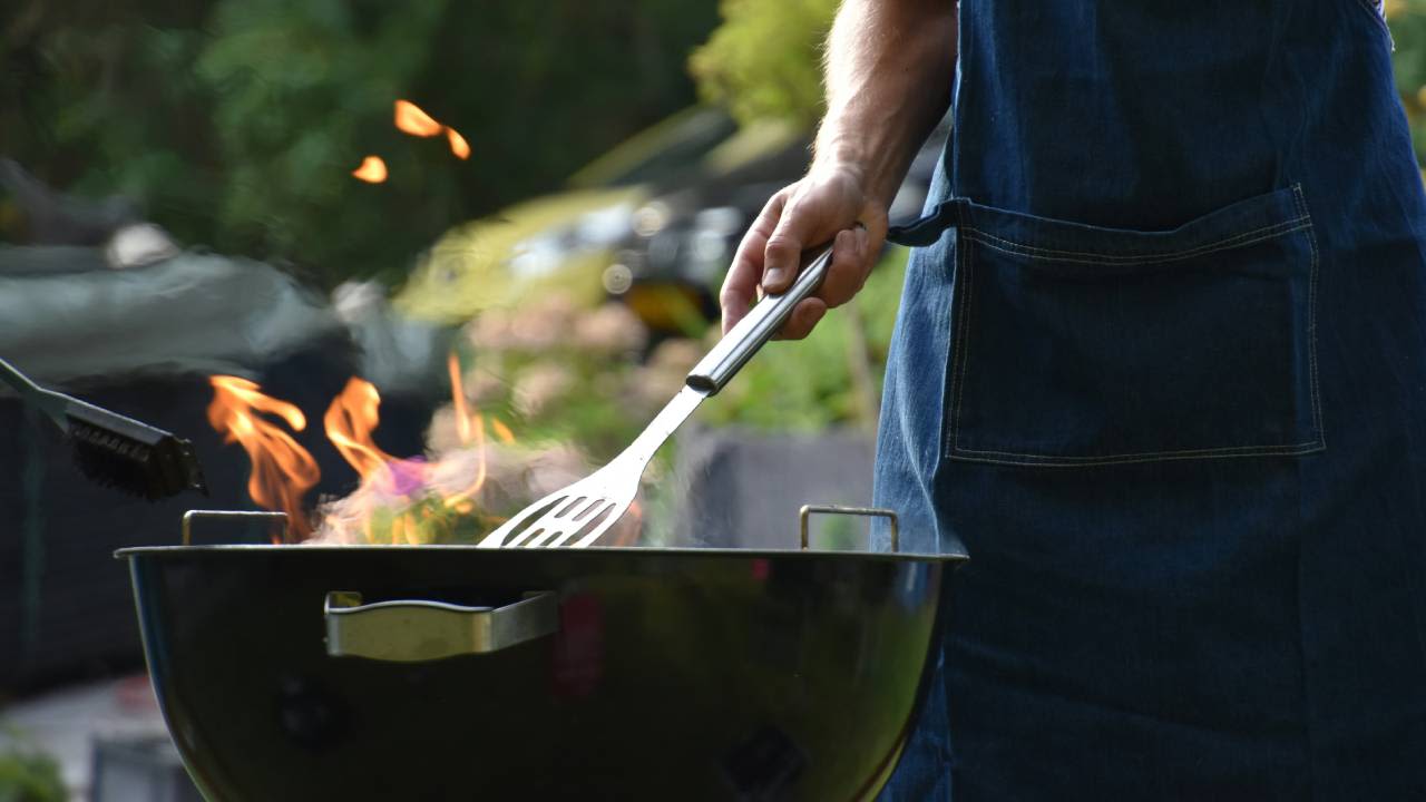 7 places you should never put or use a barbecue
