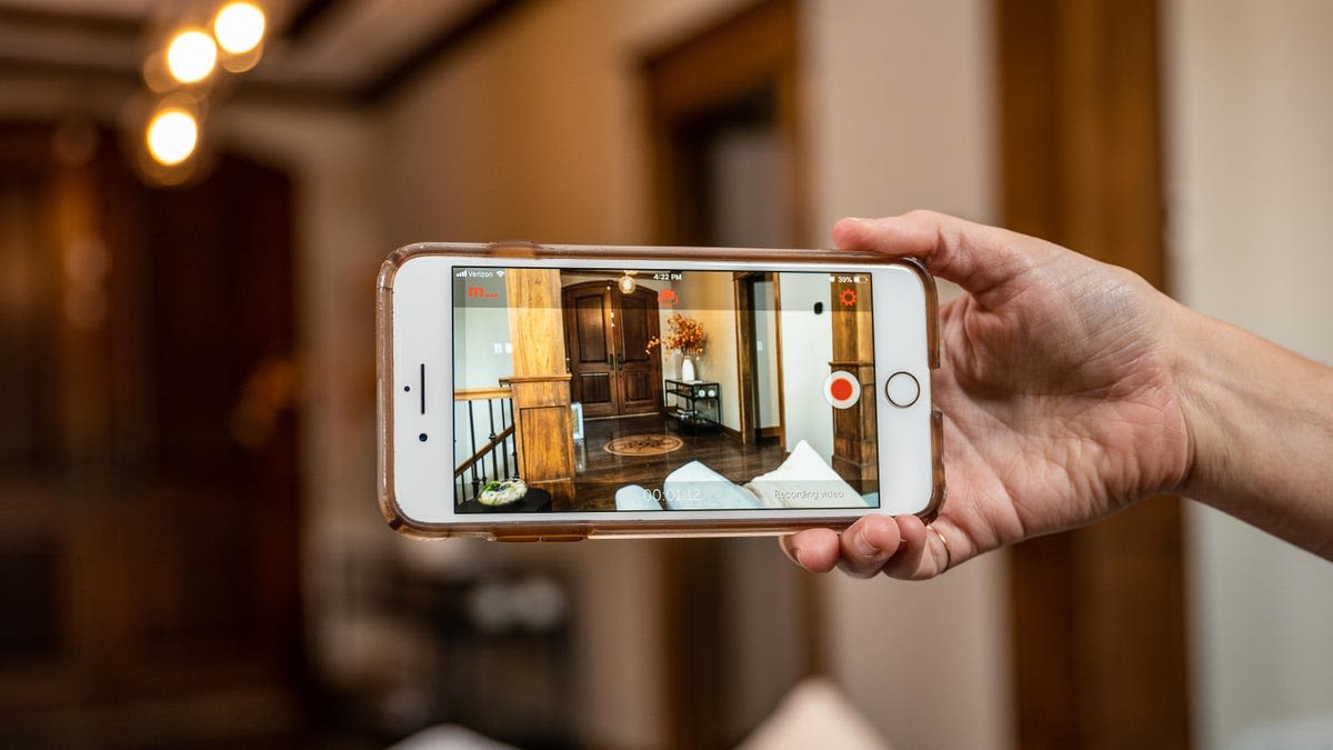 Got an Old iPhone or Android? Turn It Into a Home Security Camera for Free