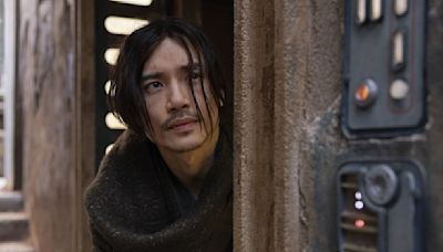 The Acolyte Star Manny Jacinto Calls His Star Wars Fashion 'Hobbit Meets Poverty' - SlashFilm