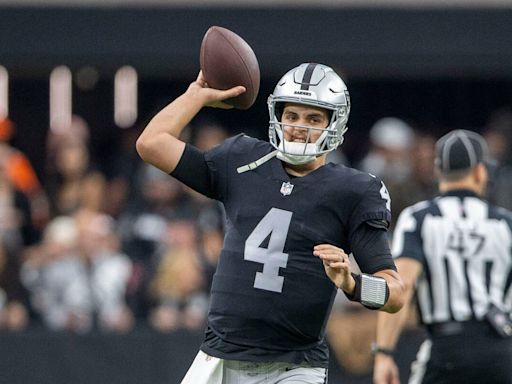 Raiders QB changes jersey number before 2nd season