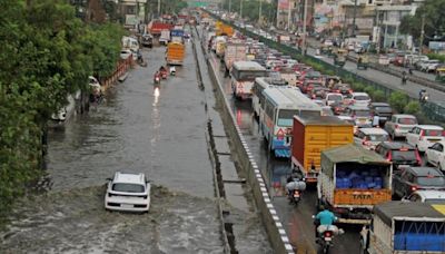 Heavy rainfall in Gurugram causes severe waterlogging; traffic affected on NH-48