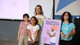 Nativa de Ceres se inspira en su infancia indio-estadounidense para escribir libro