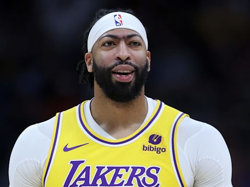 Video: Lakers' Anthony Davis Shows Off New Back Tattoo Depicting NBA, CBB Journey