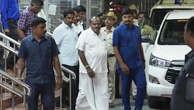 Kumaraswamy questioned for over two hours in land denotification case by Lokayukta police