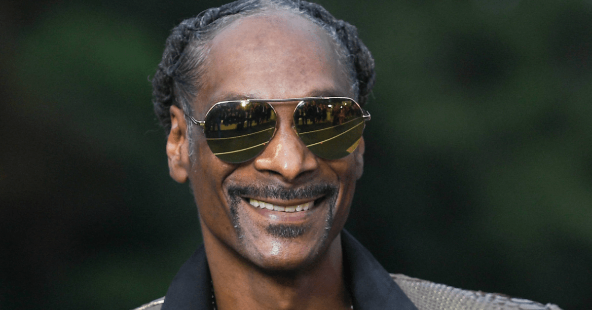 Snoop Dogg Labeled a Whole ‘Vibe’ as He Dances With Olympics Torch