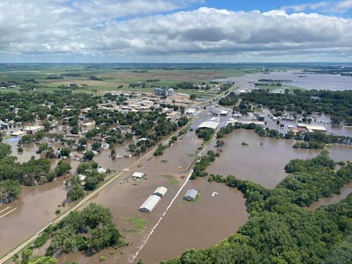 Helicopters sent to rescue people amid heavy flooding in Iowa