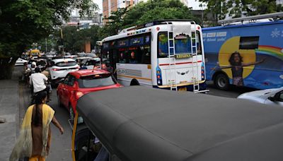 Indira Nagar-L.B. Road junction gets choked with vehicles