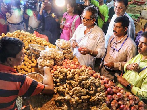 Crackdown on veggie prices, Rath Yatra on Maidan and more Kolkata news in pictures