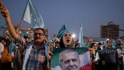 Iran candidates hold final rallies before presidential runoff