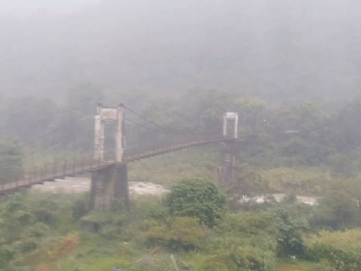 獨家／新竹尖石風雨大！沿路零星落石 7村強制撤離