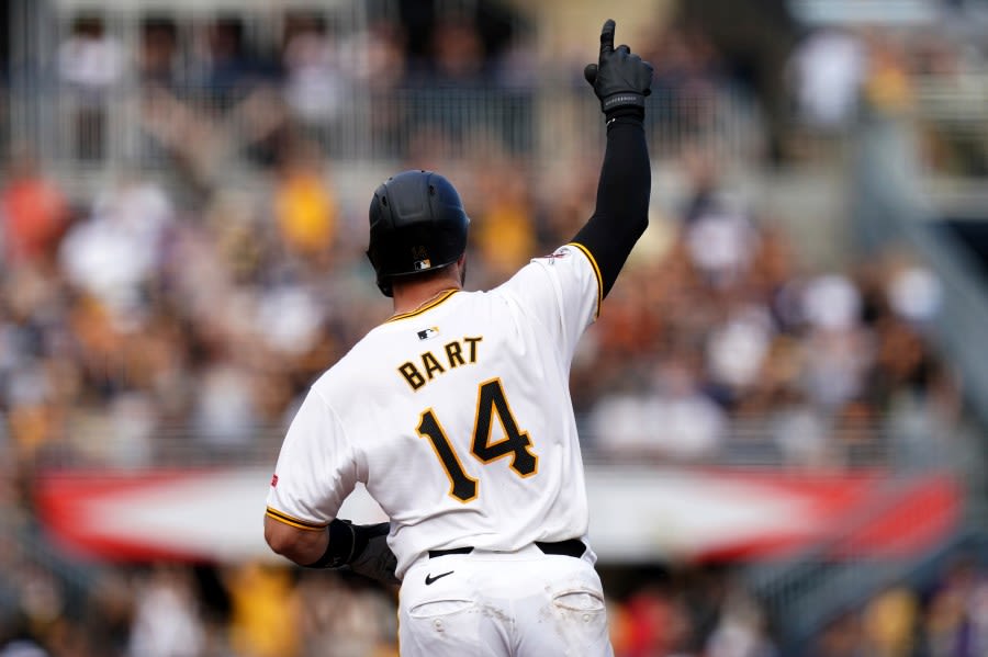 Reynolds, Bart homer as Pirates beat Diamondbacks